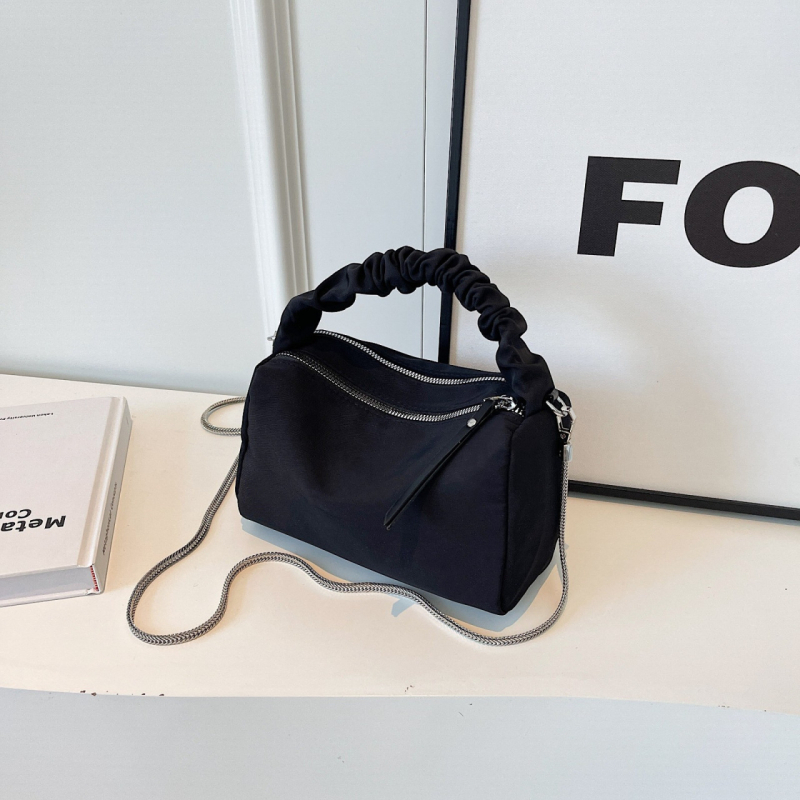 2025 Ženska nylon torba s lancem preko ramena, mala crossbody torba, satenski motiv oblaka