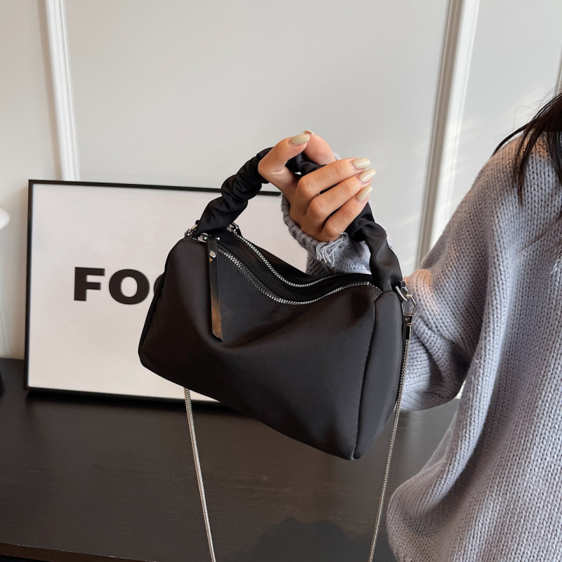 2025 Ženska nylon torba s lancem preko ramena, mala crossbody torba, satenski motiv oblaka