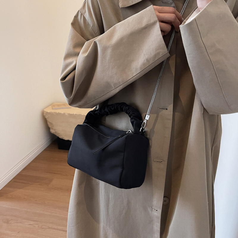 2025 Ženska nylon torba s lancem preko ramena, mala crossbody torba, satenski motiv oblaka