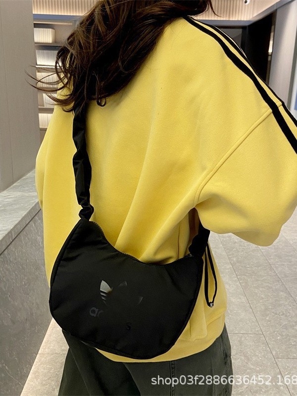 Clover 2025 Nova Cloud torbica s plisiranjem, crossbody za žene, gradski svakodnevni stil