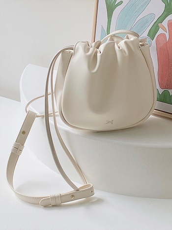 Nova visokokvalitetna plisirana torba u oblaku – minimalistička crossbody torba s velikim kapacitetom