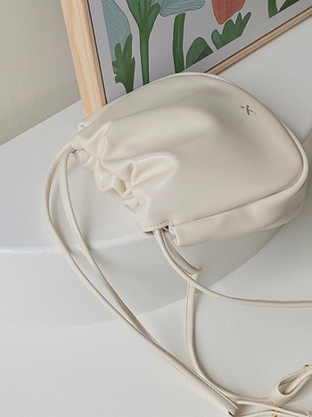 Nova visokokvalitetna plisirana torba u oblaku – minimalistička crossbody torba s velikim kapacitetom