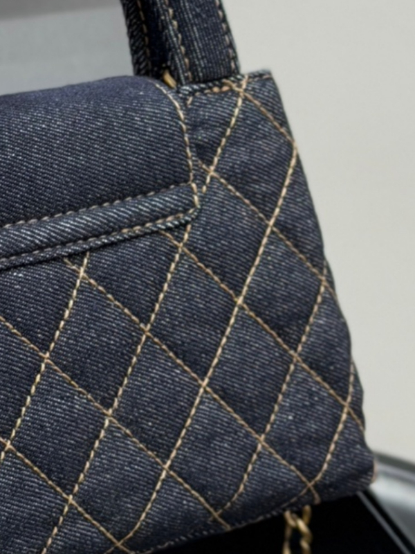 Traper torbica za ramena kviliranog uzorka s lancem, crossbody, model N053s, 2026