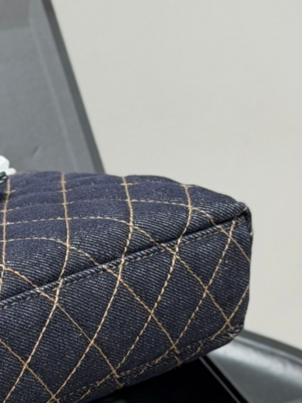 Traper torbica za ramena kviliranog uzorka s lancem, crossbody, model N053s, 2026