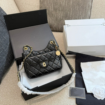 Torba hobo od prave kože s quiltanim uzorkom i lančanim remenom, crossbody, srednje veličine