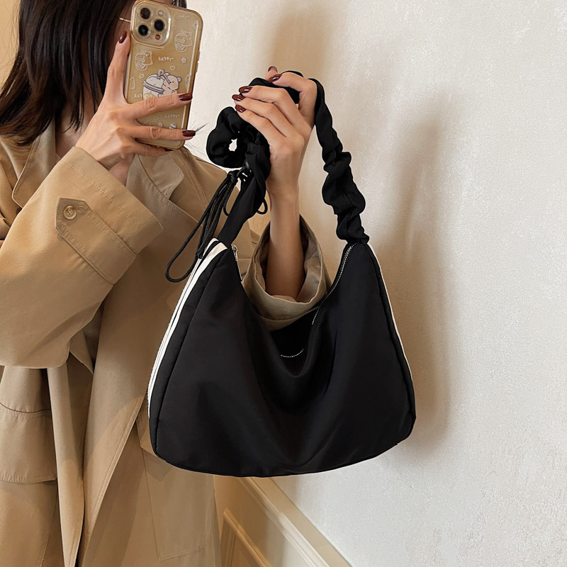 Ženska crossbody torba s plisiranim oblikom oblaka, dumpling stil, velik kapacitet, lagana, svakodnevna