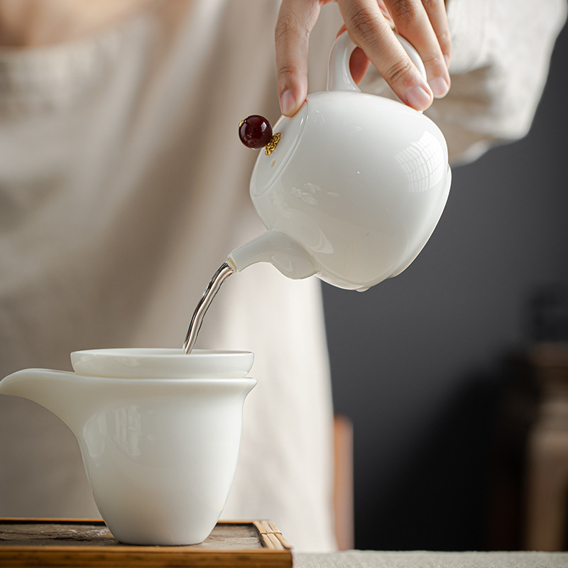 Gongfu teáskészlet fehér porcelánból, testreszabható logóval, ajándékdoboz