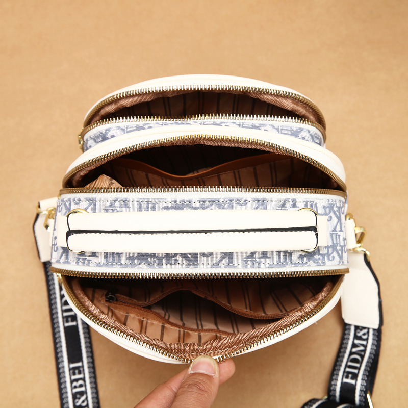 Ženska elegantna torbica, 2026 novi model, mala kvadratna crossbody torba za ured i svakodnevnu upotrebu