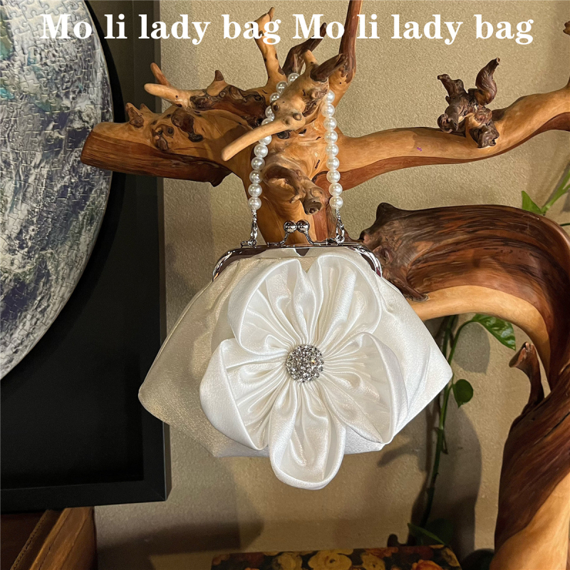Bijela ženska torbica s perlama i motivom cvijeta s pet lista, Hanfu inspiriran stil dvora, mala vertikalna torbica