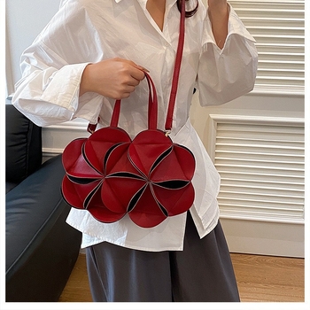 Crvena mini ženska torbica s naramenicom i crossbody remenom, cvjetni uzorak, lagani luksuz