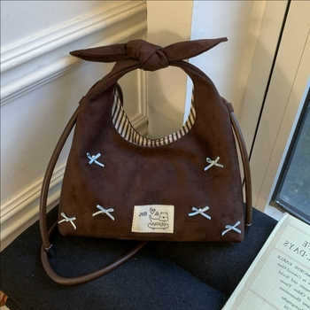 Mala ženska velur torbica s mašnicom – crossbody za svakodnevno nošenje