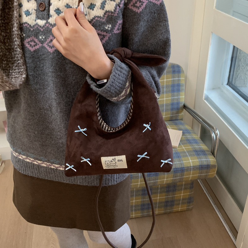 Mala ženska velur torbica s mašnicom – crossbody za svakodnevno nošenje