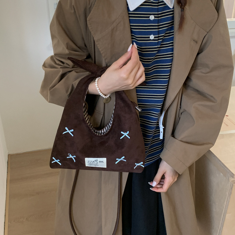 Mala ženska velur torbica s mašnicom – crossbody za svakodnevno nošenje