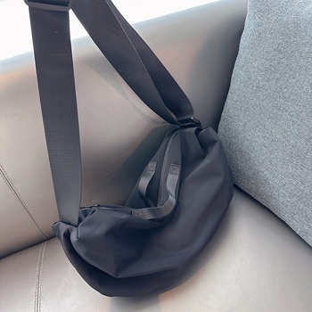 2026 Ženska crossbody torba od Oxford platna, velika zapremina za svakodnevnu upotrebu i putovanja, oblik polumjeseca