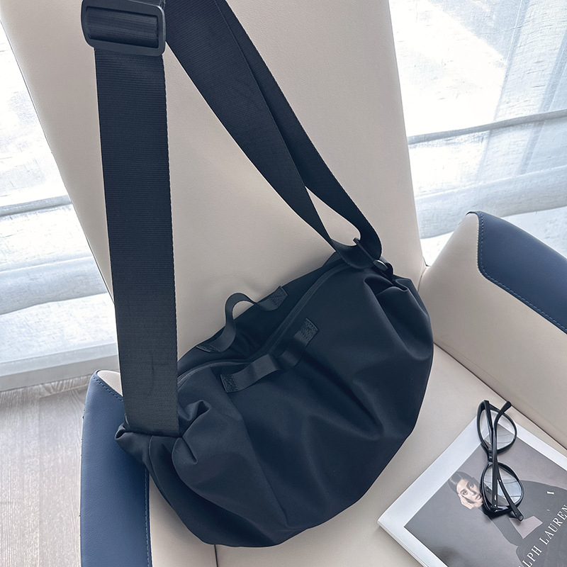 2026 Ženska crossbody torba od Oxford platna, velika zapremina za svakodnevnu upotrebu i putovanja, oblik polumjeseca