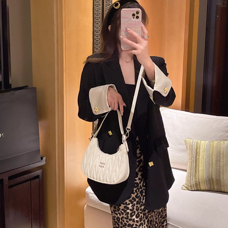 Ženska torbica od prave kože, nježan luksuz s plisiranim detaljima u obliku polumjeseca, za ramena ili crossbody, dvostruki remen, svestran stil