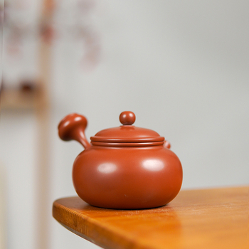 Ceainic cu mâner lateral din lut roșu, 130 ml, ceramică lucrată manual