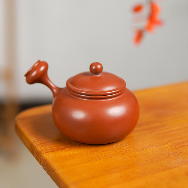 Ceainic cu mâner lateral din lut roșu, 130 ml, ceramică lucrată manual