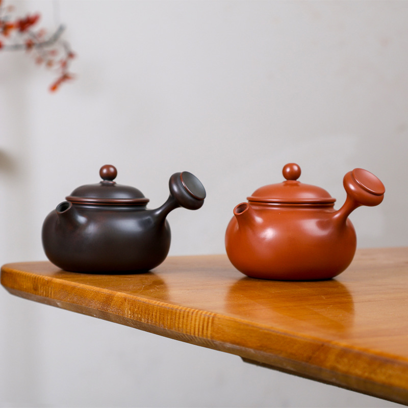 Ceainic cu mâner lateral din lut roșu, 130 ml, ceramică lucrată manual