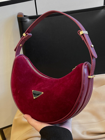 Ženska torba pod pazuhom, oblik polumeseca, teksturirana retro mat površina, moda 2025, pogodna za nošenje u ruci/na ramenu/crossbody