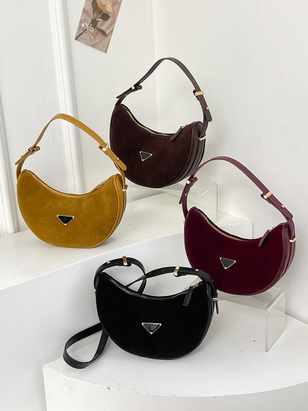 Ženska torba pod pazuhom, oblik polumeseca, teksturirana retro mat površina, moda 2025, pogodna za nošenje u ruci/na ramenu/crossbody