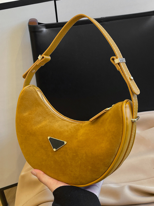 Ženska torba pod pazuhom, oblik polumeseca, teksturirana retro mat površina, moda 2025, pogodna za nošenje u ruci/na ramenu/crossbody