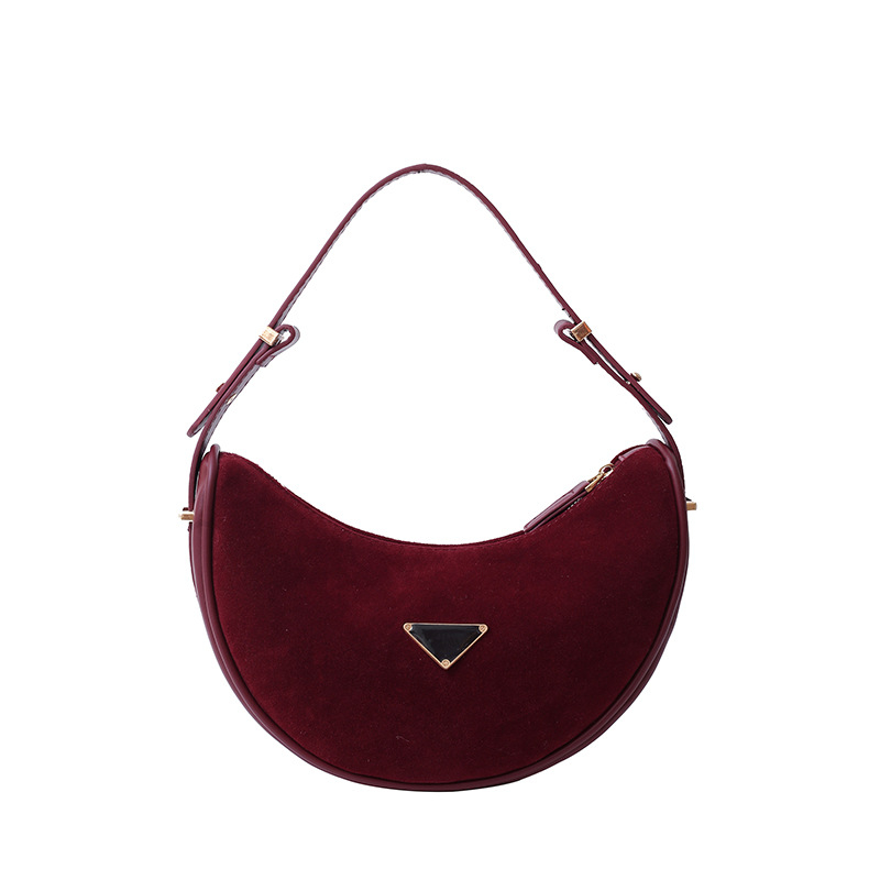 Ženska torba pod pazuhom, oblik polumeseca, teksturirana retro mat površina, moda 2025, pogodna za nošenje u ruci/na ramenu/crossbody