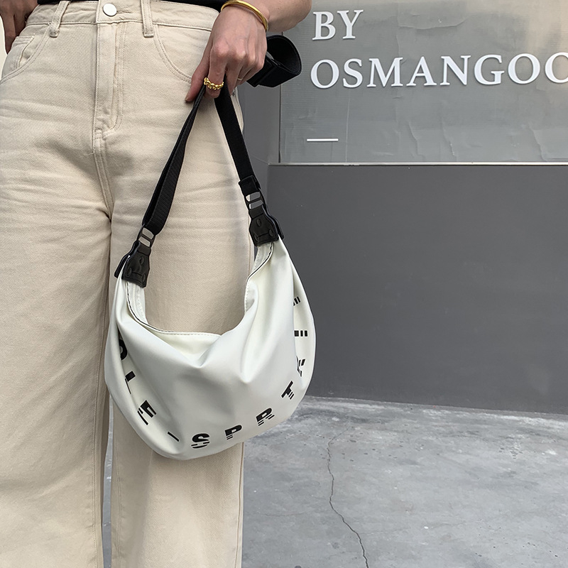 Jogo nova crossbody torba od Oxford platna, casual i minimalistička, široka naramnica, velika kapaciteta, torba u obliku polumjeseca za žene