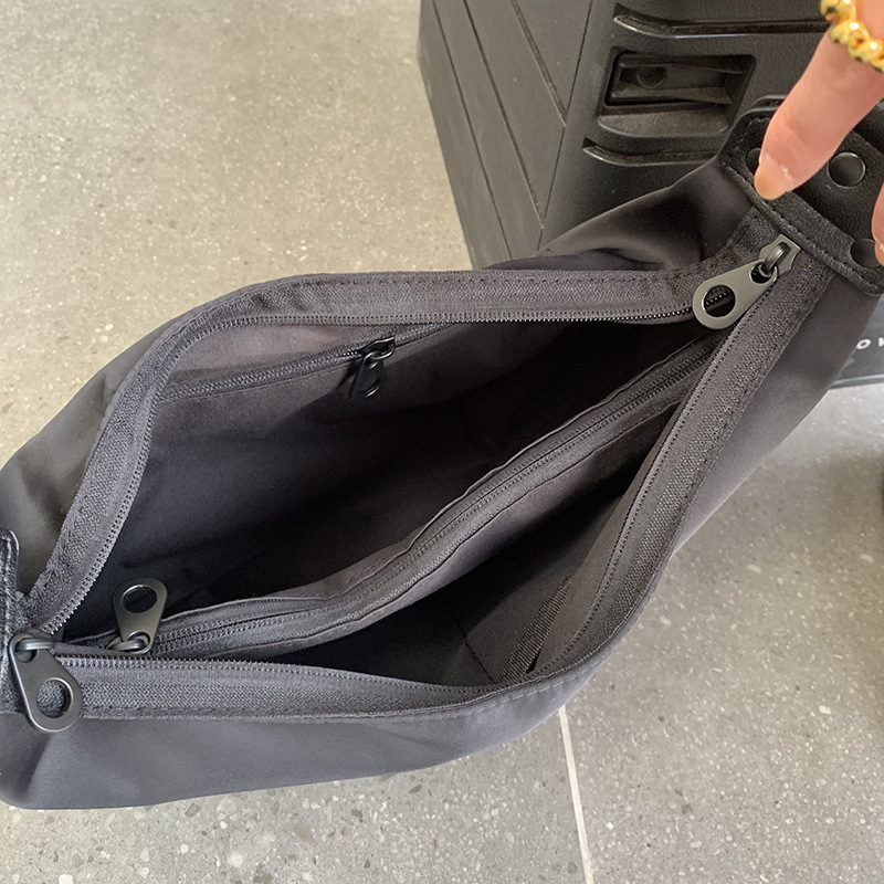 Jogo nova crossbody torba od Oxford platna, casual i minimalistička, široka naramnica, velika kapaciteta, torba u obliku polumjeseca za žene