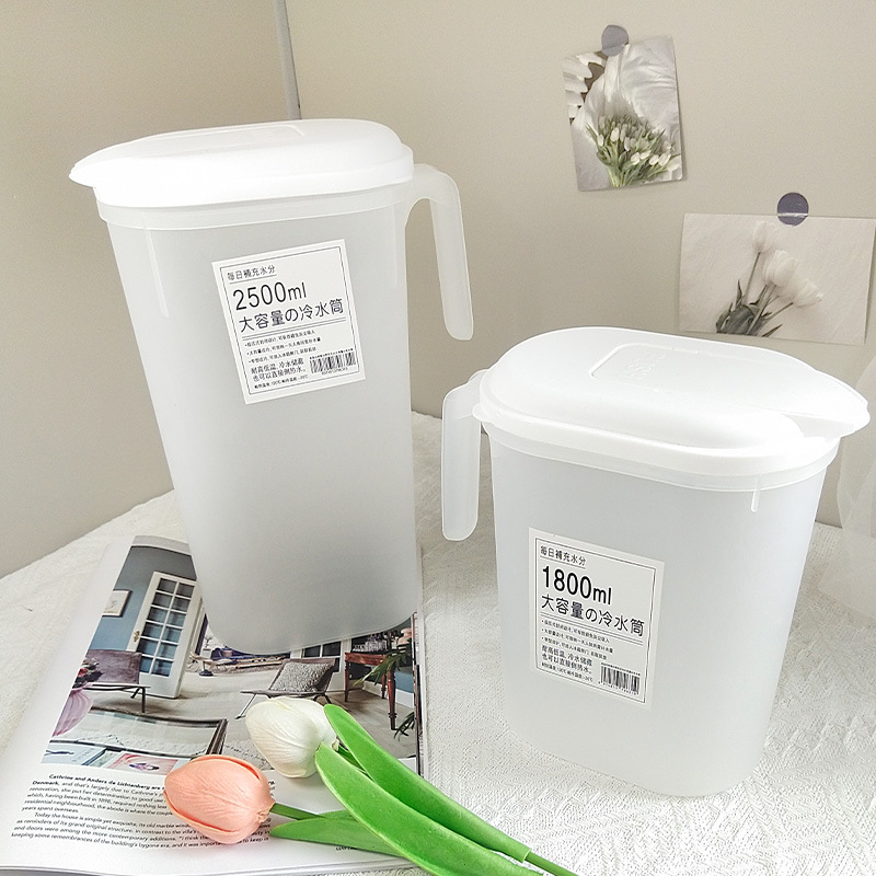 Recipient plastic pentru apă rece, cu formă plată, capac mare, potrivit pentru suc, ceai și băuturi