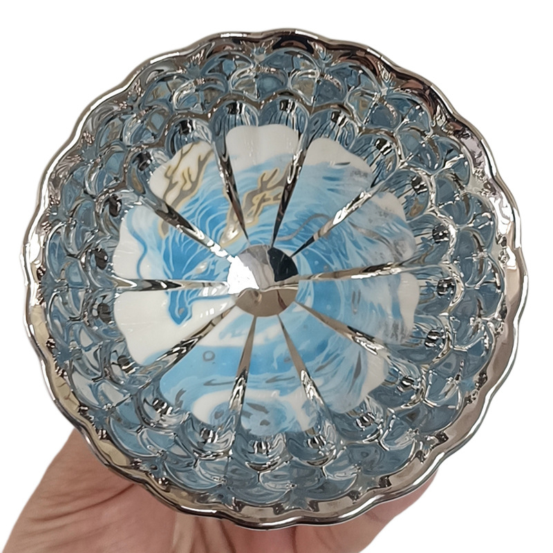 Ceașcă de ceai Jianzhan cu glazură în șapte culori și motiv de lotus auriu, porțelan, ars în cuptor