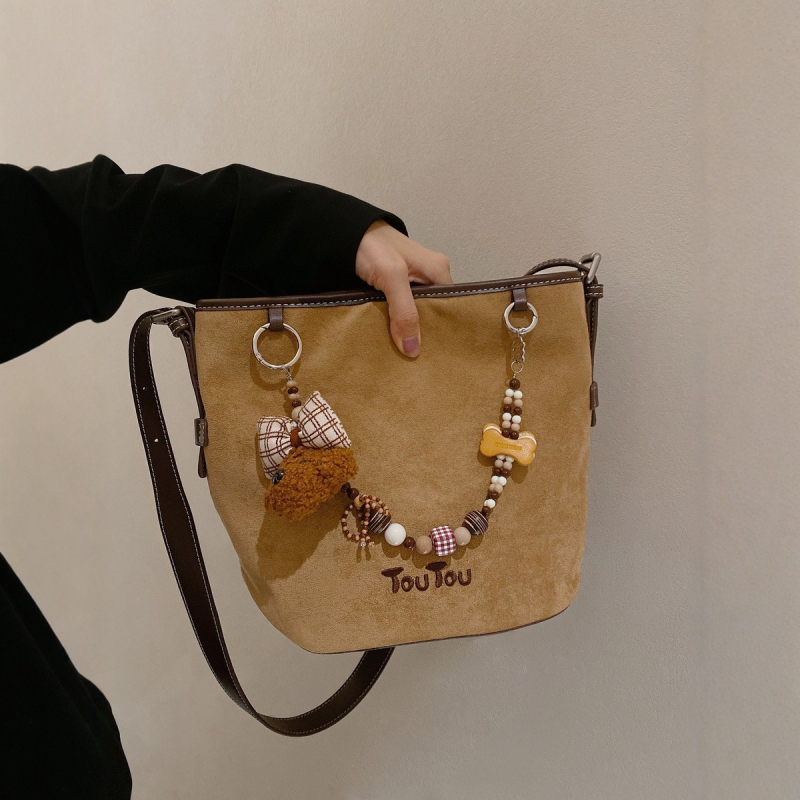Toutou Jesenska kolekcija — torba košare od suedea ukrašena perlicama, velika zapremina, torba preko ramena ili crossbody, ženska torba