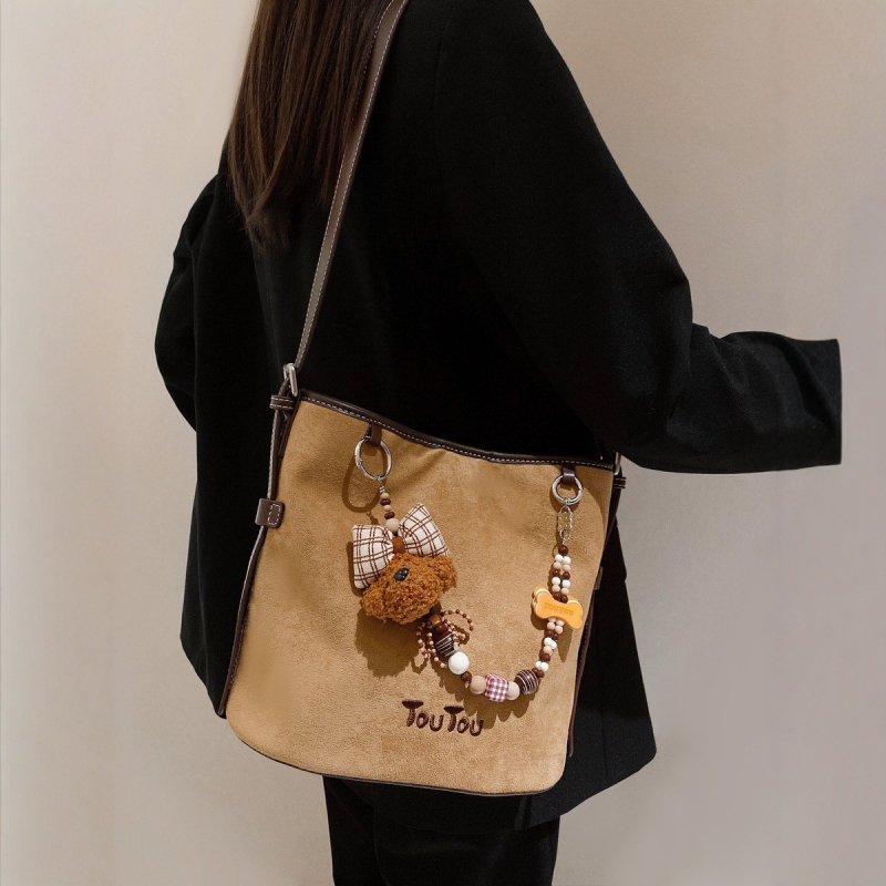 Toutou Jesenska kolekcija — torba košare od suedea ukrašena perlicama, velika zapremina, torba preko ramena ili crossbody, ženska torba