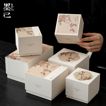 Set ceremonial de ceai în stil chinezesc, din ceramică: ceainic și două cești într-o cutie cadou