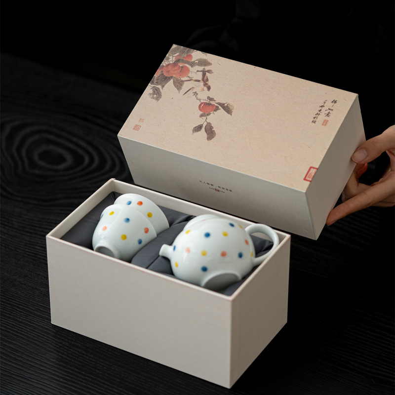 Set ceremonial de ceai în stil chinezesc, din ceramică: ceainic și două cești într-o cutie cadou