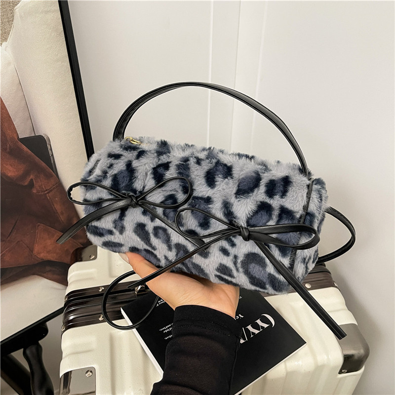 Retro torbica s leopard uzorkom i mašnicom, pliš torbica na ramenu, ženski crossbody, korejski stil, jesen-zima 2025.