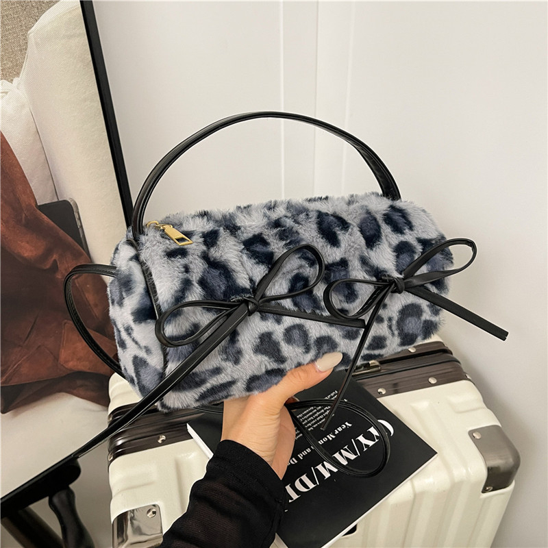 Retro torbica s leopard uzorkom i mašnicom, pliš torbica na ramenu, ženski crossbody, korejski stil, jesen-zima 2025.