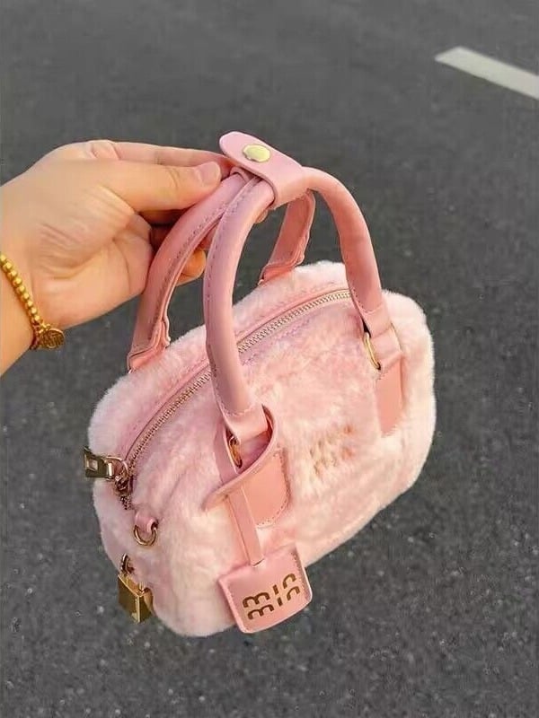 2026 jesen-zima luksuzna ženska futrzasta torba, slatka pliš torba, Boston crossbody torba