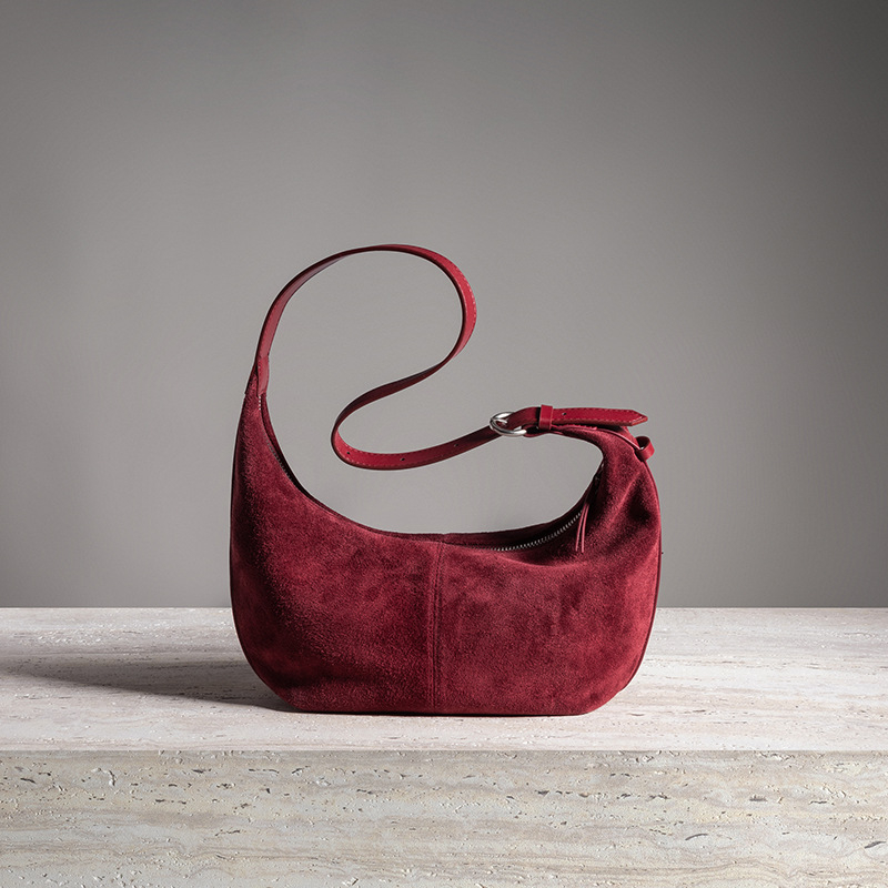 Torba preko ramena od prave kože, dumpling stil, mat finiš od velura, ženska crossbody torba, vintage inspiracija 2025
