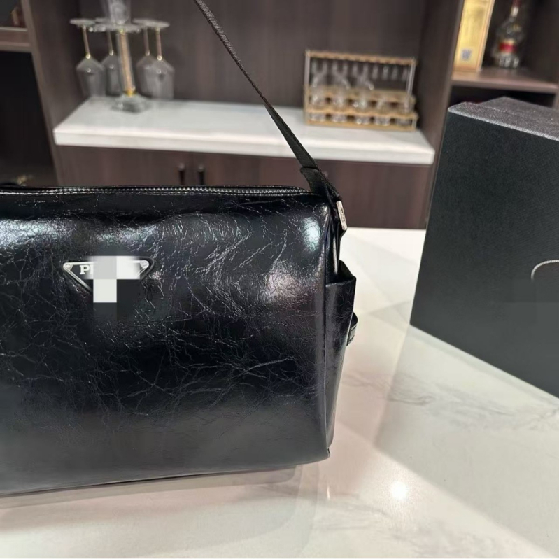 Ženska mini kvadratna torba s lancem za ramena – crossbody, ljeto 2024