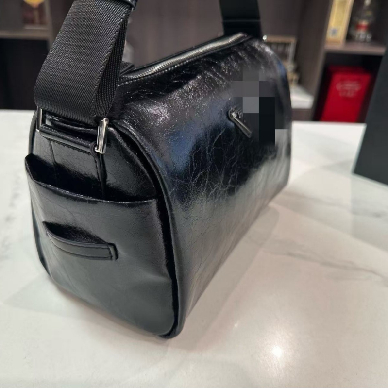 Ženska mini kvadratna torba s lancem za ramena – crossbody, ljeto 2024