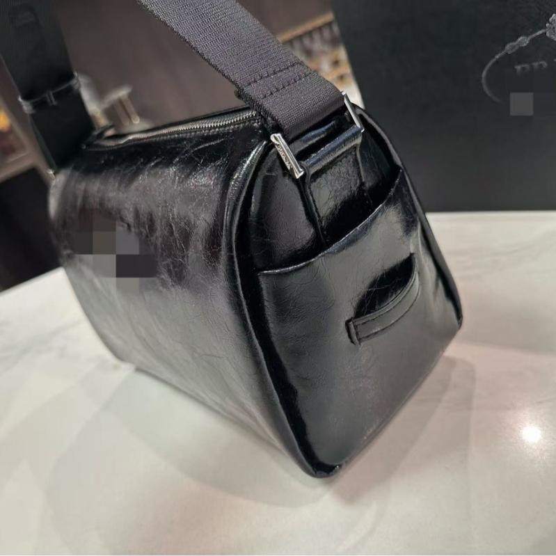 Ženska mini kvadratna torba s lancem za ramena – crossbody, ljeto 2024