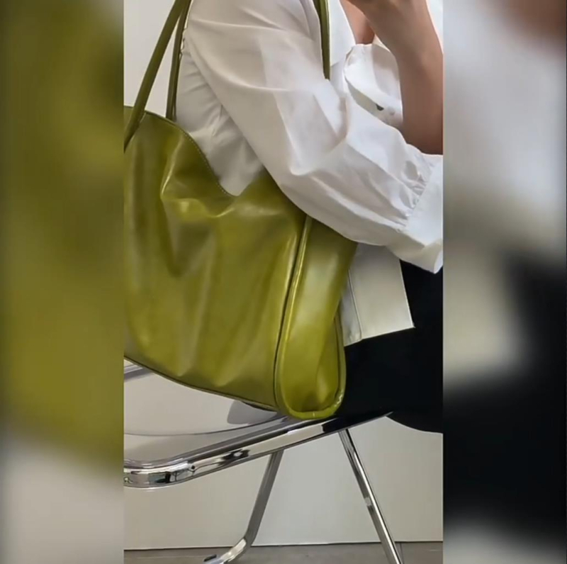 Ženska torba velikog kapaciteta, 2025 nova tekstura, crna, butik stil, svakodnevna torba za rame, kvadratnog oblika tote, s jednom remenom
