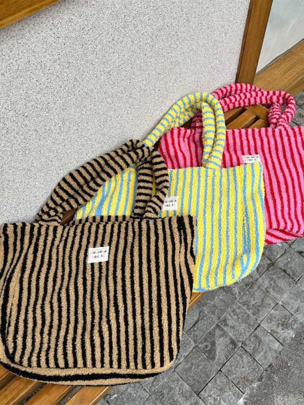 Ženska pliš torba s točkama, srednje veličine, ulični stil, velika zapremina, otvoren vrh, poplin podstava