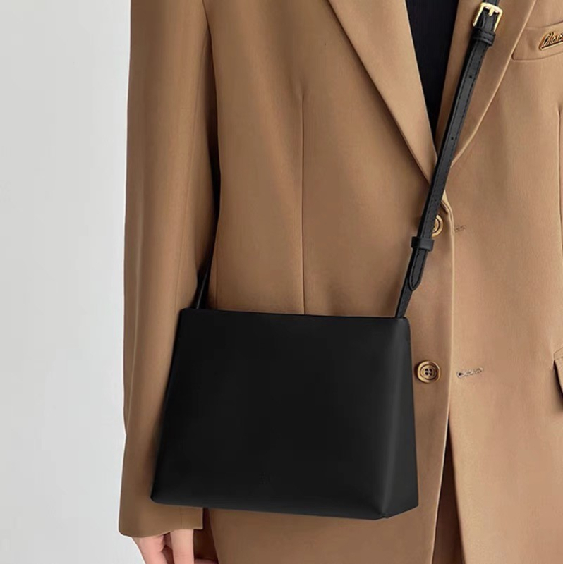 Baget torba ispod pazuha s elegantnim dizajnom – mala kvadratna crossbody torba za žene