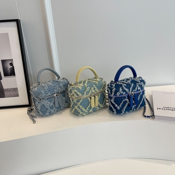 Moderna kvadratna torbica za žene, novi model 2024., PU koža s lančanim remenom, casual crossbody torba