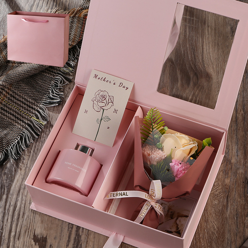 Μπουκέτο γαρδένιες χωρίς φλόγα με αρωματοθεραπεία σε κουτί δώρου για τη Γιορτή της Γυναίκας
