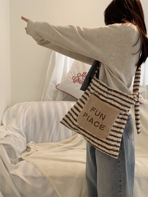 Zimska pliš crossbody torba za žene s patchwork izvezenim uzorkom, svakodnevna tote torba