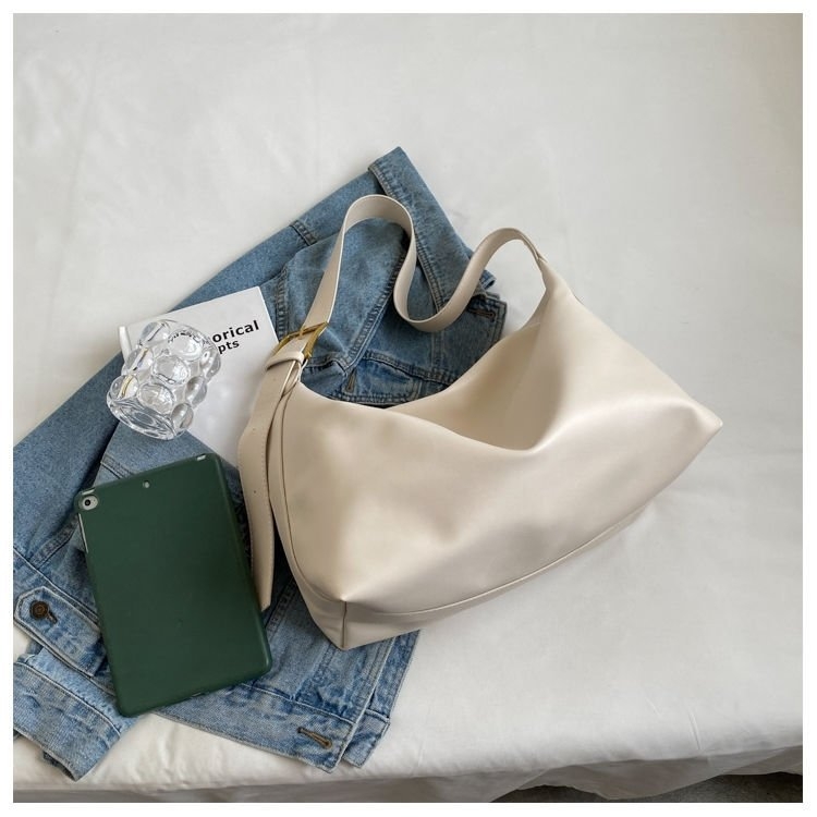 Mekana torba za rame velike kapacitete, pogodna za izlaske i nastavu, crossbody i torba za rame za žene