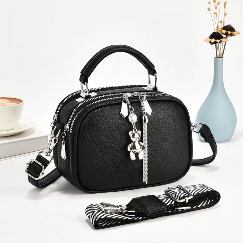 Torba za ramena s resicama, crossbody stil, dvostruke naramenice, zamjenjivi privjesak u obliku medvjedića, elegantna ženska torba